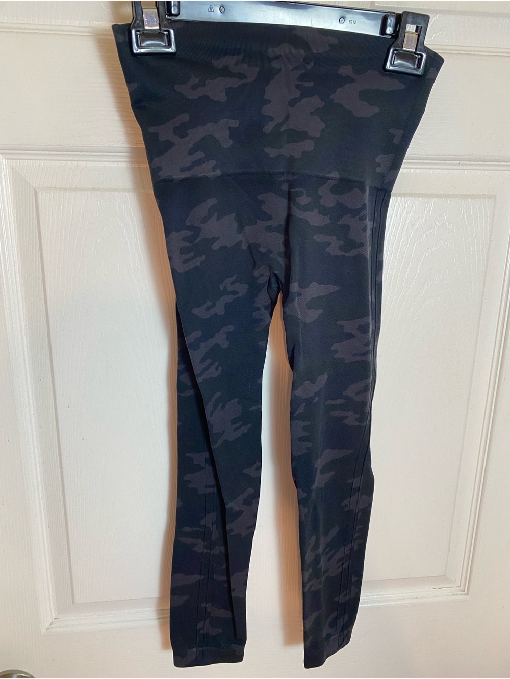 SPANX Cropped Leggings Camo Print High Waisted Tummy Control Size M